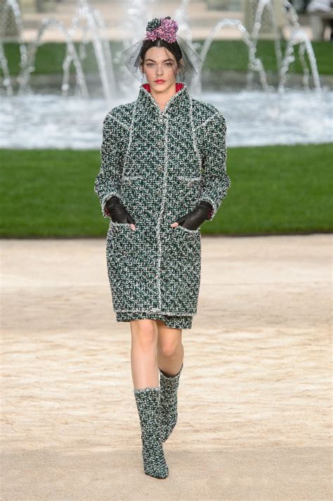 défilé chanel haute couture juillet 2018|Haute couture: défilé Chanel au Grand Palais à Paris .